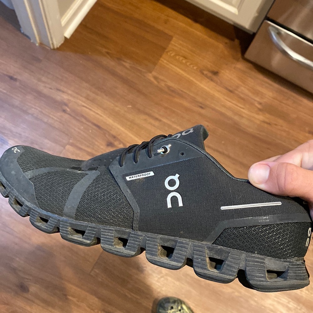On cloud Mens running shoes 11.5